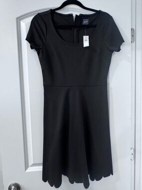 GAP Black Short-Sleeve Scalloped Hem Mini Dress